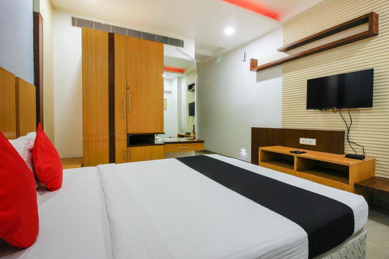 Capital O 66968 Haveli The Landmark Warangal Ngoại thất bức ảnh